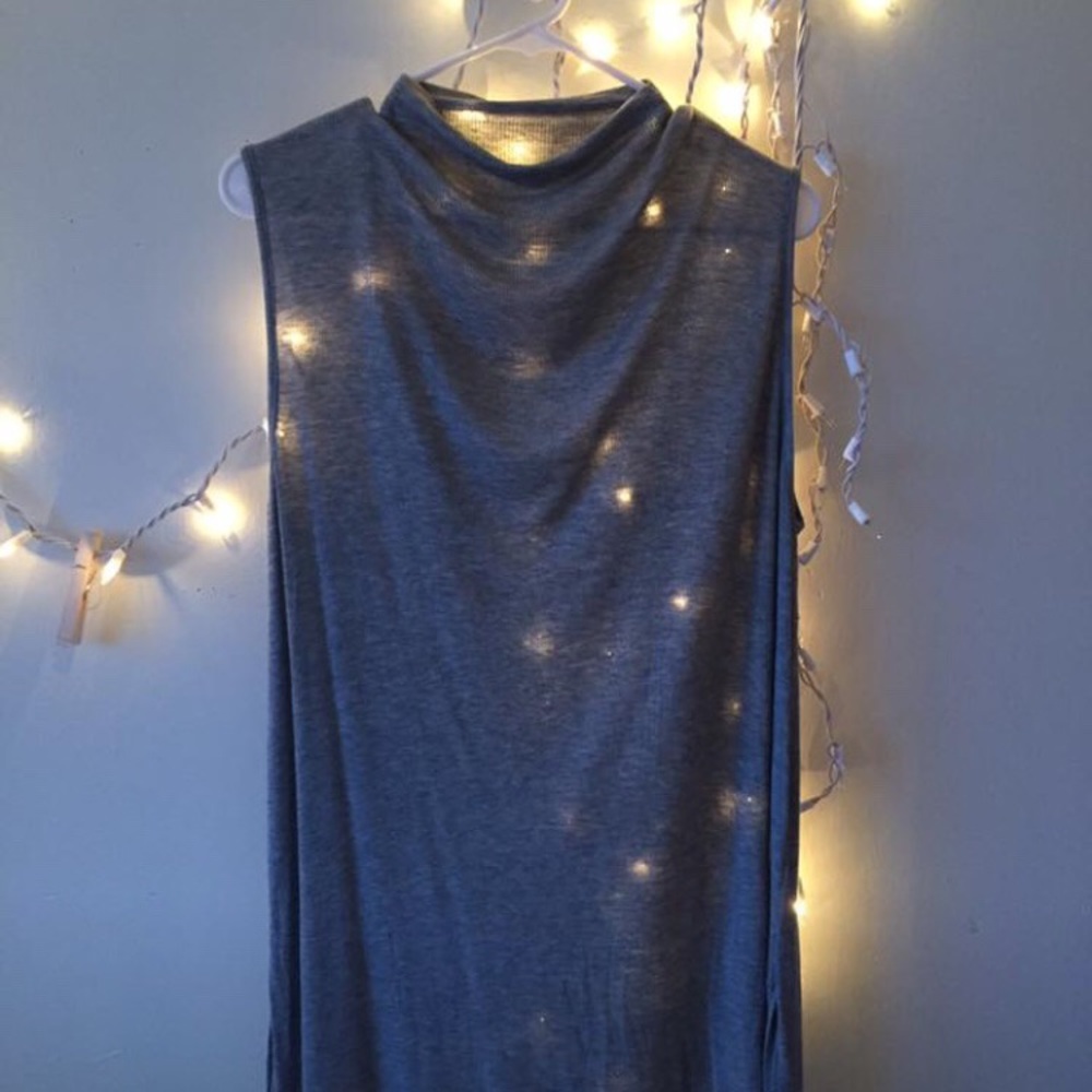 Turtleneck gray top